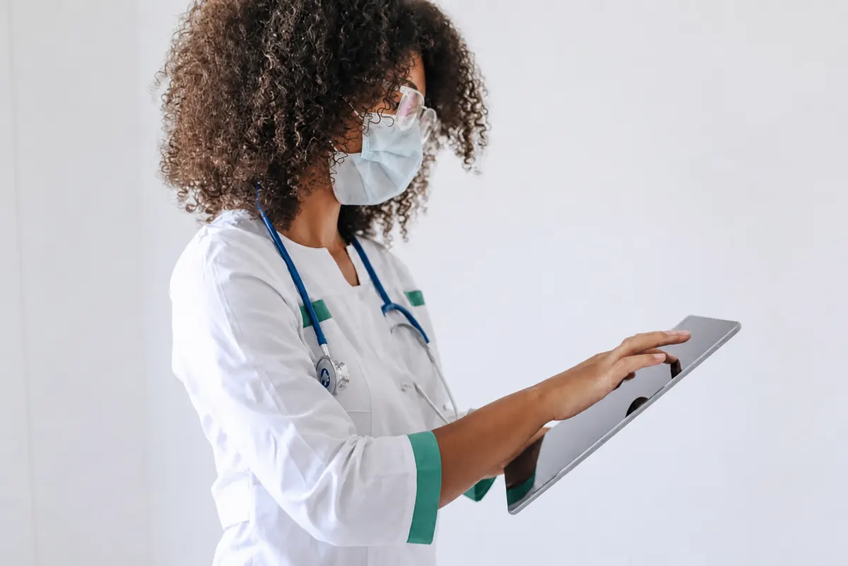 médecin en consultation